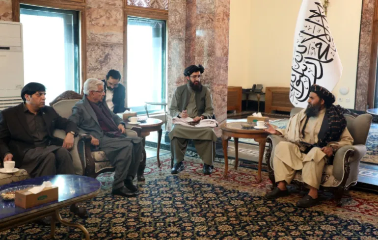 A Pakistani delegation visits Kabul.