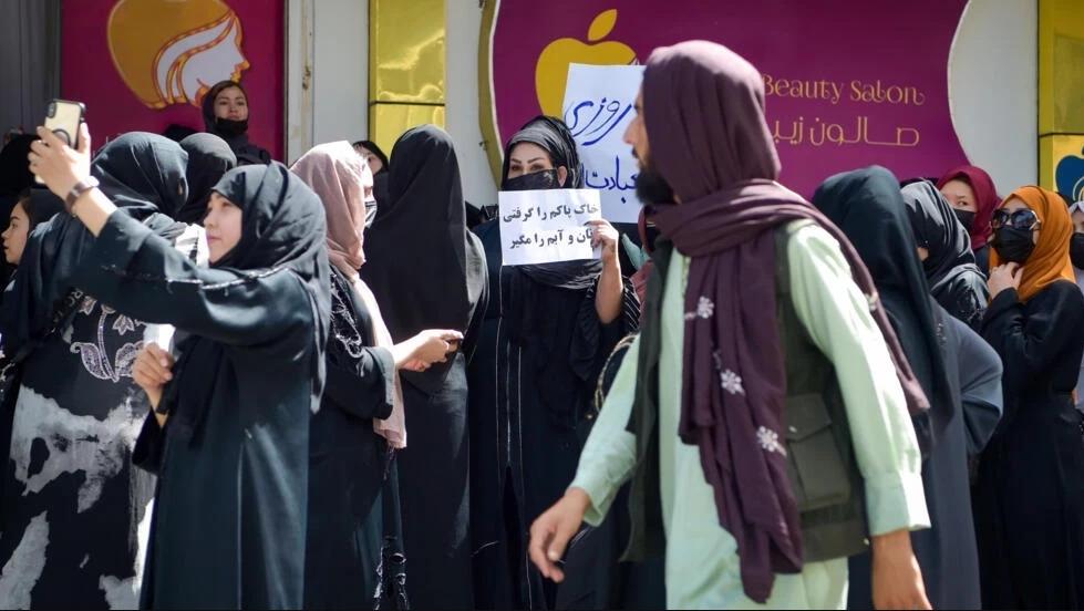 Afghan women take to street to protest beauty parlour ban