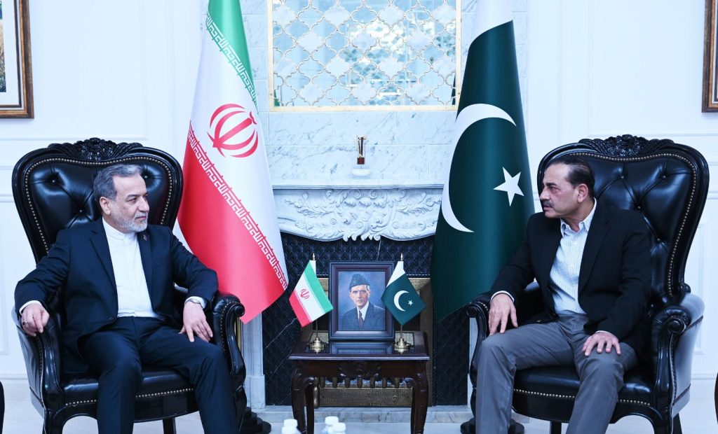 Asim Munir Meets Iran’s FM in Islamabad as Regional Talks Continue